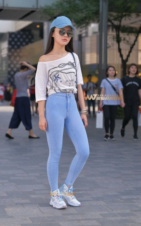 性感牛仔裤长发美女 [24P]