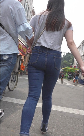 丰腴的蓝牛妹子