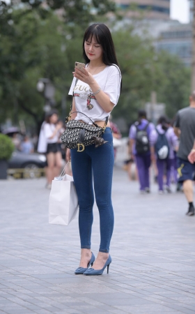 长发蜜桃紧牛