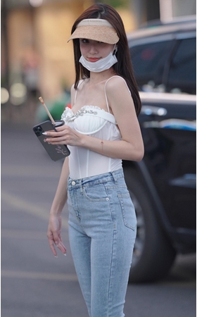 吊带牛仔美女(89P)