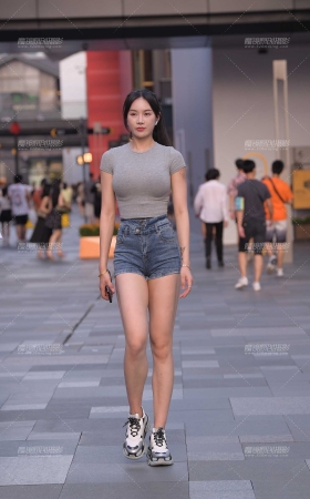 大长腿紧致热裤美女 [20P]