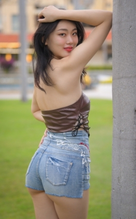 牛仔热裤美女