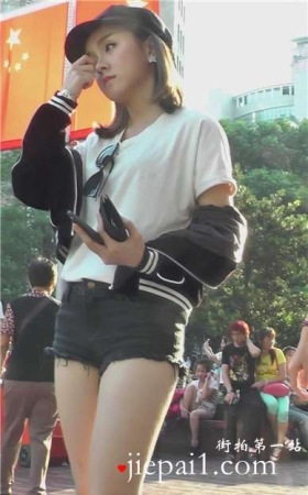 街拍牛仔短裤的小清新可爱萌妹子 [1.06 GB]
