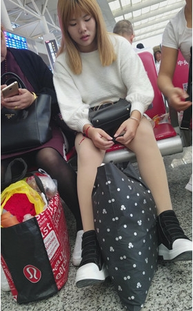 黄发妹子