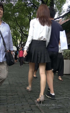 4K - 街拍跟拍短裙女友 [1.69 GB/MP4]