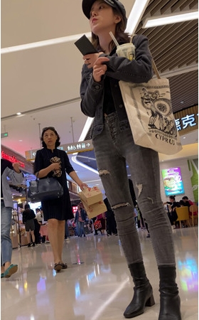 牛仔短发长腿美女