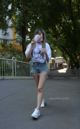 慕容笙街拍作品★牛仔热裤小妹 【套图+视频】<font color=red> [10P]</font>