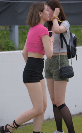 黑色热裤美腿