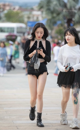美出天际的长腿女孩 [16P]