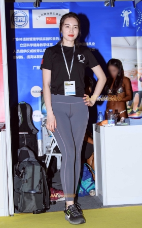灰色紧身瑜伽裤美臀 [25P]