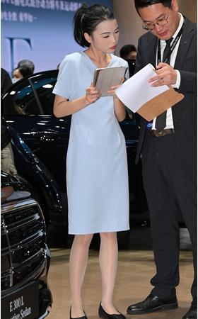 蓝色连衣裙美眉(59P)