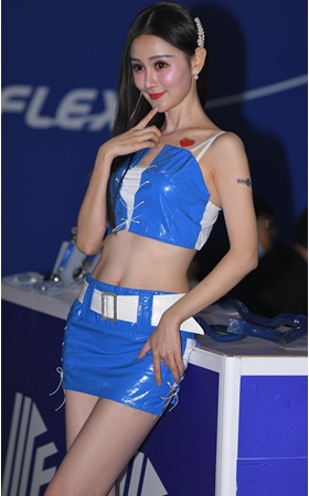 两个包屯模特美女(65P)