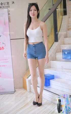 牛仔热裤美女 [20P]