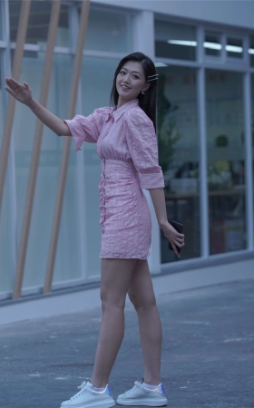 粉色短裙美腿