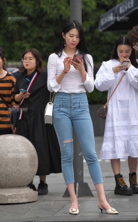 高挑的紧牛小姐姐 [16P]