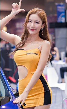 漂亮的车模美女(35P)