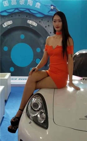 4k视频，橙色包臀裙露肩性感麻豆美女