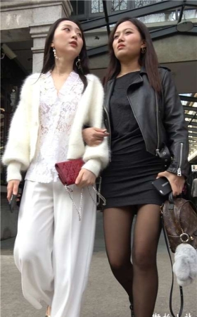 4K 超级性感短裙街拍黑丝美女第二季 [1.54 GB]