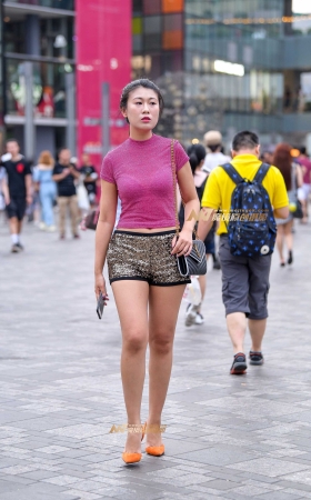高跟鞋短裤少妇 [14P]