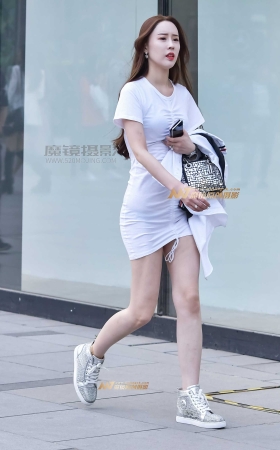 左手倒影赛帖：紧抱裙的魅力性感美臀 [17P]