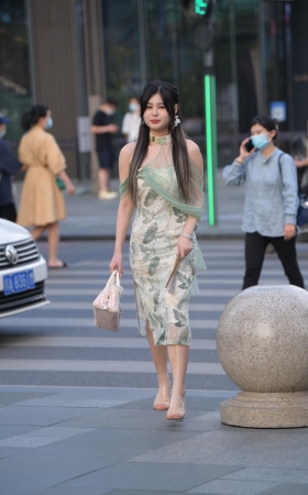 国泰民安的长相温婉动人