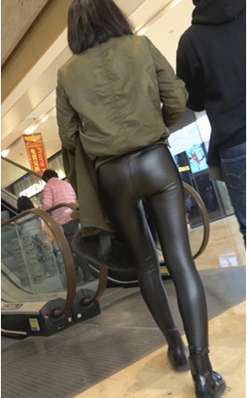 短发皮裤美女