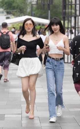 白皙美腿闺蜜 [12P]