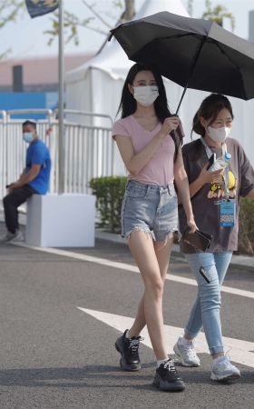 高挑甜美可爱