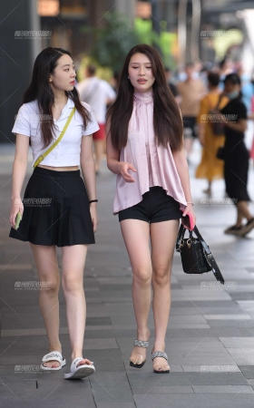 长腿热裤闺蜜 [18P]