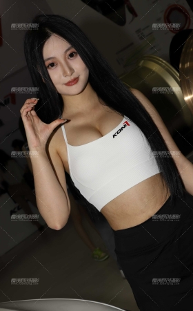 白色吊带抹胸黑色短裙2 [18P]
