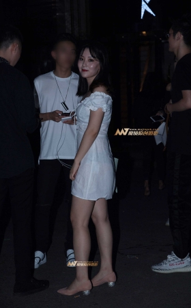 委婉的白沙裙美眉 [13P]