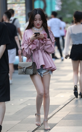 好美的小姐姐