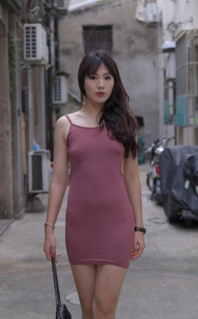褐色包臀裙美女
