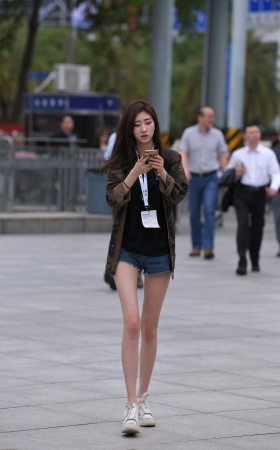 苗条长腿美女