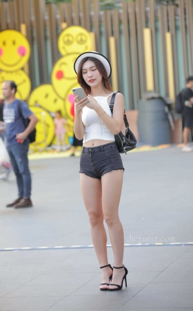热裤美女-点亮我的心 【套图+视频】<font color=red> [10P]</font>