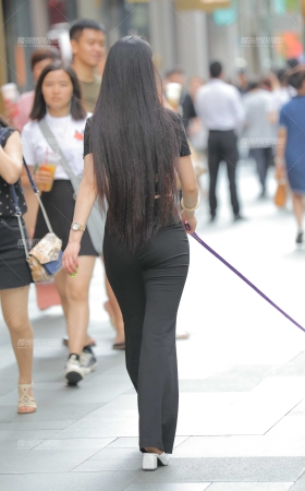 遛狗美女** [18P]