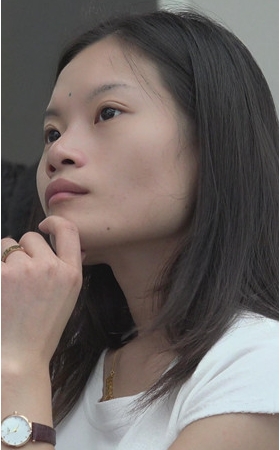 候车室休息的小妹