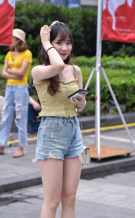 夏日热裤大白腿美眉 [14P]
