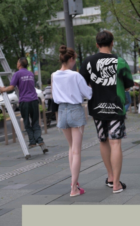 笔直的热裤美腿女友3A1332[452M]
