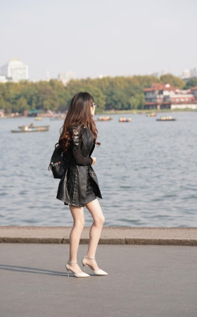 这个腿和高跟鞋看着挺舒服