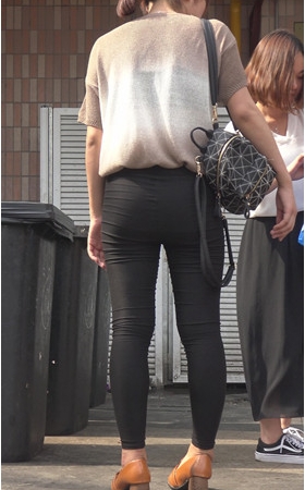 黑裤妹子