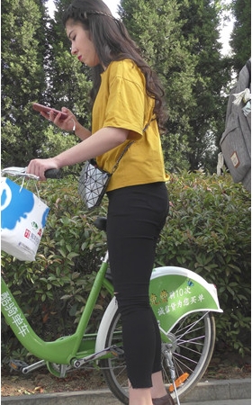 做主持的漂亮美女