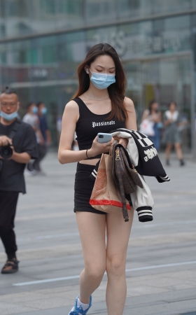 热裤美腿美女