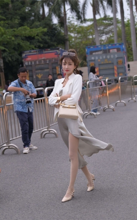 魅力丝质长裙