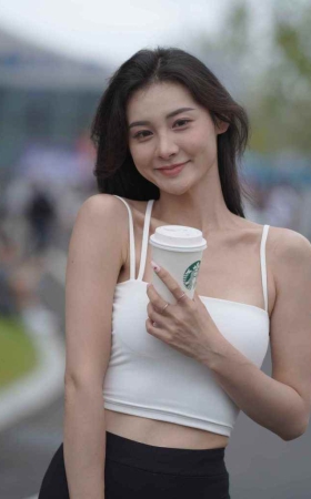 黑白搭配好身材 [30P-318MB]