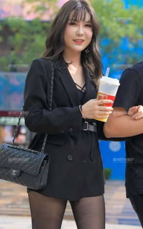 黑丝美女 [18P]