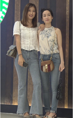紧身牛仔长裤美女