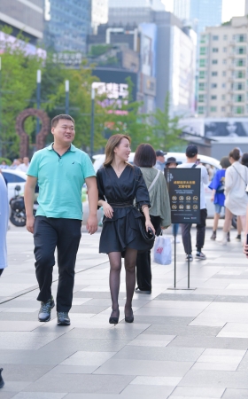黑丝，高跟，别人家的媳妇