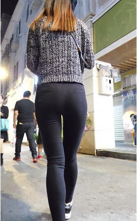 夜拍黑裤紧身小姐姐