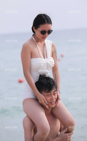 性感de连体白色比基尼 [17P]
